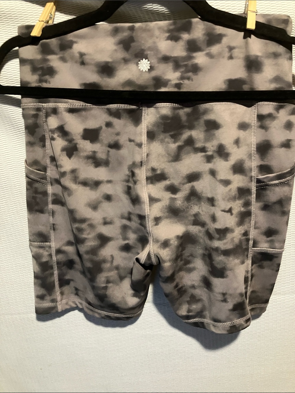 High-Rise Gray Tie-Dye Bike Shorts with Side Pockets - Picture 8 of 9